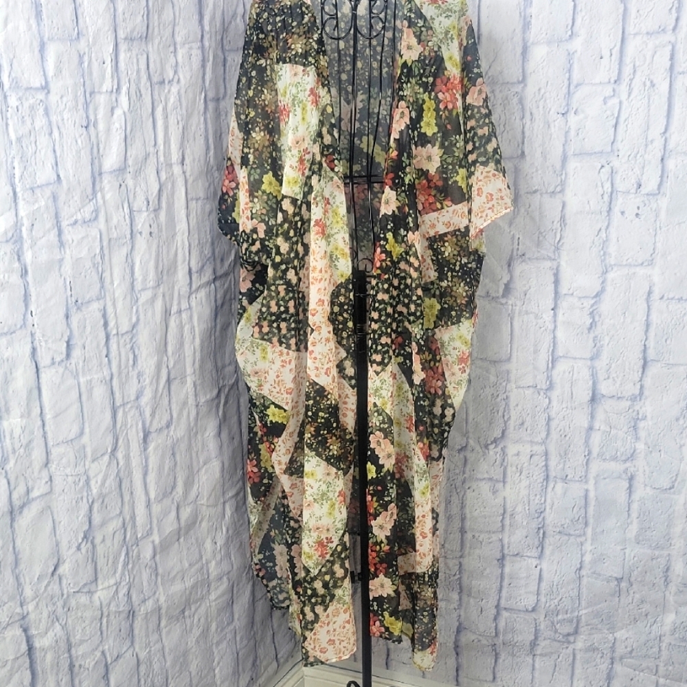 Sweet Pea Floral Long Kimono with Black‎ and Pink Accents NWT